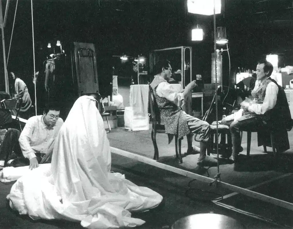 Les comédiens japonais, Charles Dumay et Claire Aveline dans TOKYO NOTES d’Oriza Hirata, mise en scène Frédéric Fisbach et Oriza Hirata, Festival de Toga, Japon.