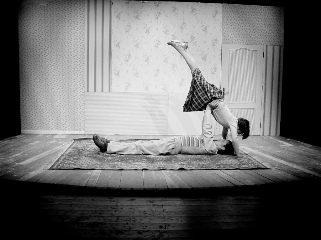 Delphine Berger, Marc Draime et Christophe Morisset dans VIVEMENT CHAQUE JOUR, un spectacle de la Compagnie du Cuivre en coproduction avec le théâtre de la Balsamine. Photos Lola Marto.