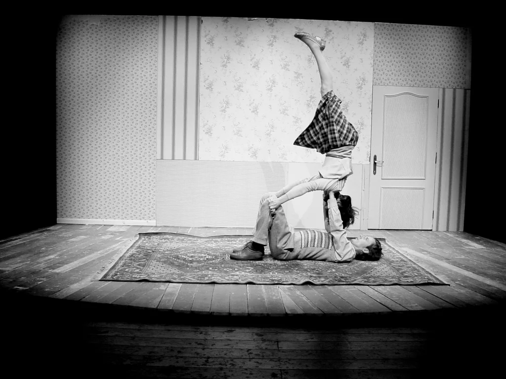 Delphine Berger, Marc Draime et Christophe Morisset dans VIVEMENT CHAQUE JOUR, un spectacle de la Compagnie du Cuivre en coproduction avec le théâtre de la Balsamine. Photos Lola Marto.