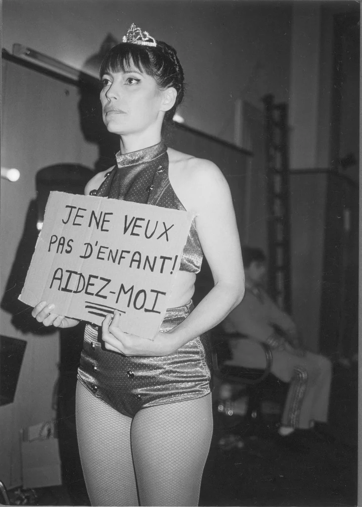 Annick Cornette dans LE GRAND PESTACLE par la Compagnie Château de Barbe Bleue, mise en scène Frédérique Lecomte. Photo Boris Saverys