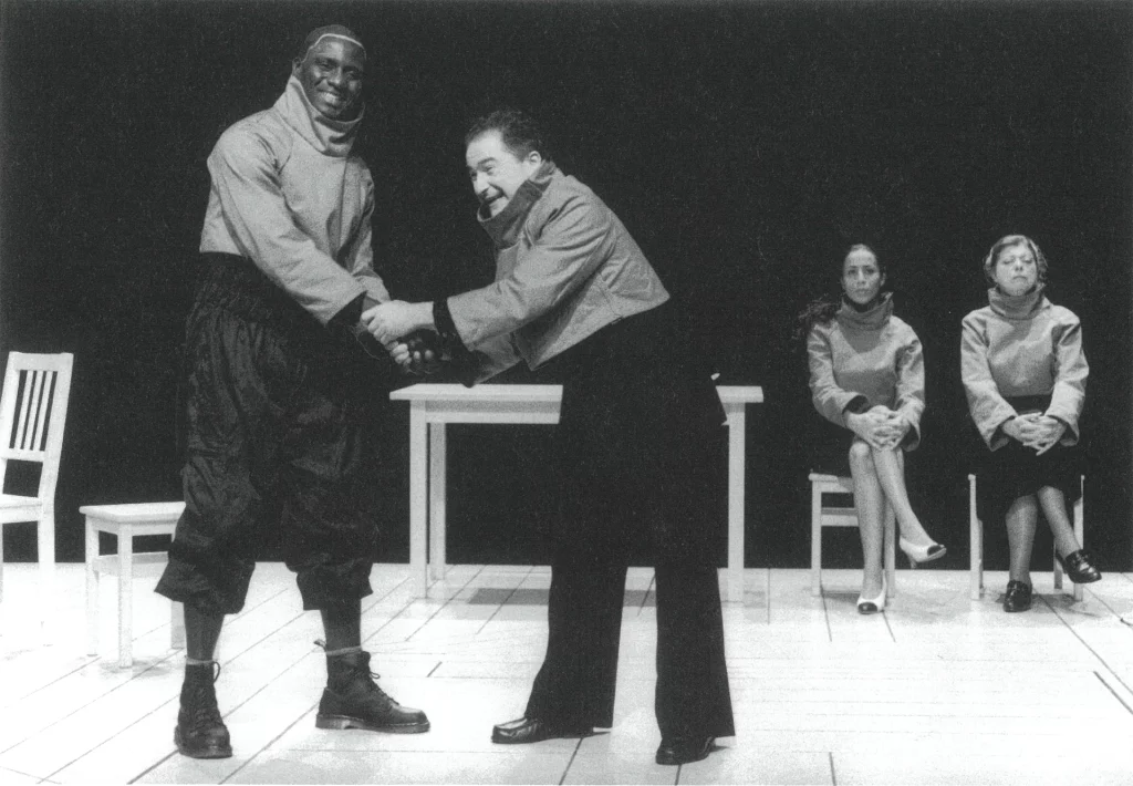 Ansou Diedhiou, Giovanni Guzzo, Soraya Amrani et Dominique Gros jean dans LES DENTS de Stanislas Cotton par le Théâtre du Corbeau, mise en scène Layla Nabulsi. Photo Alice Piemme.