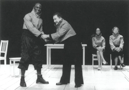Ansou Diedhiou, Giovanni Guzzo, Soraya Amrani et Dominique Gros jean dans LES DENTS de Stanislas Cotton par le Théâtre du Corbeau, mise en scène Layla Nabulsi. Photo Alice Piemme.