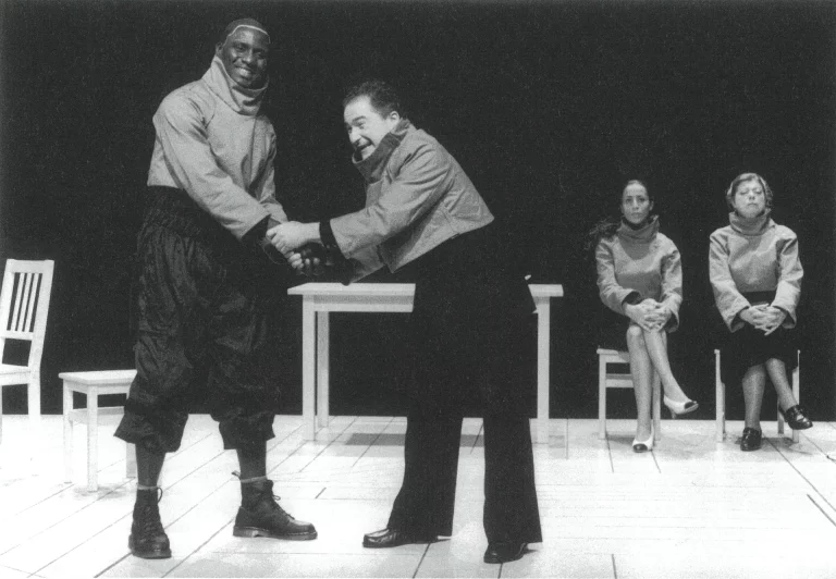 Ansou Diedhiou, Giovanni Guzzo, Soraya Amrani et Dominique Gros jean dans LES DENTS de Stanislas Cotton par le Théâtre du Corbeau, mise en scène Layla Nabulsi. Photo Alice Piemme.