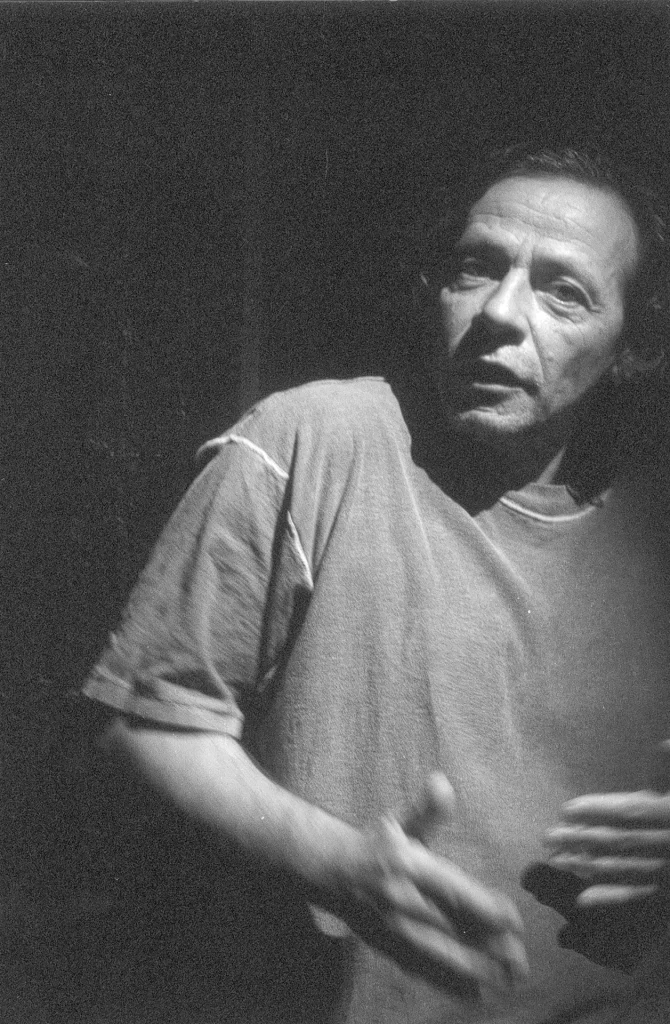 François Drapier dans LA CHAMBRE NOIRE de François Clarinval, mise en scène d’Olivier Coyette, Théâtre de Poche. Photo Stéphanie Jassogne.

