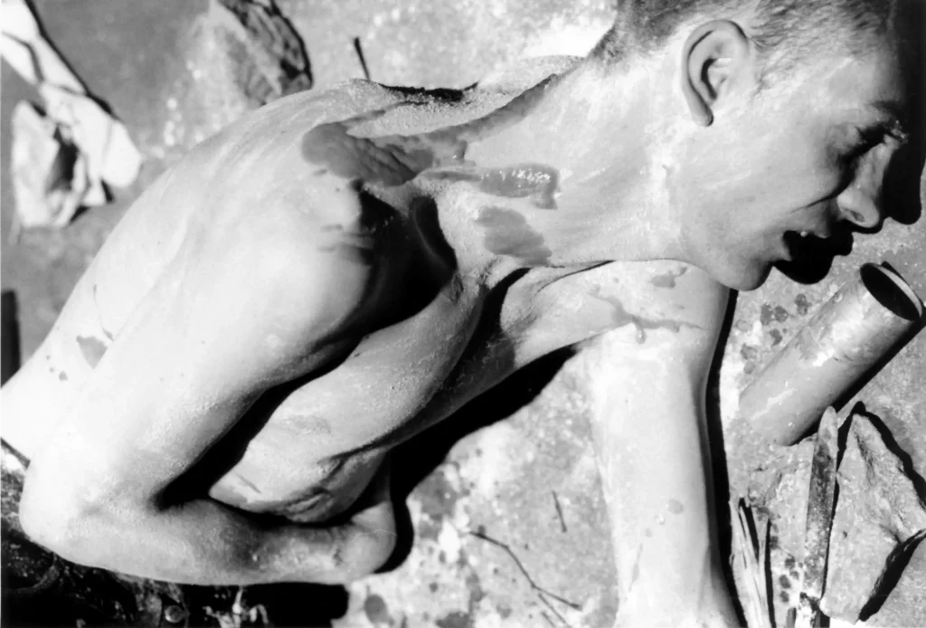 LA GUERRE SELON GIANFRANCO CAVALLI- SFORZA, Montage de textes et mise en scène de Jean-Christophe Lauwers et Françoise Berlanger, Bunker Ciné-Théâtre, Bruxelles novembre 2000. Photo Thierry Monasse. 