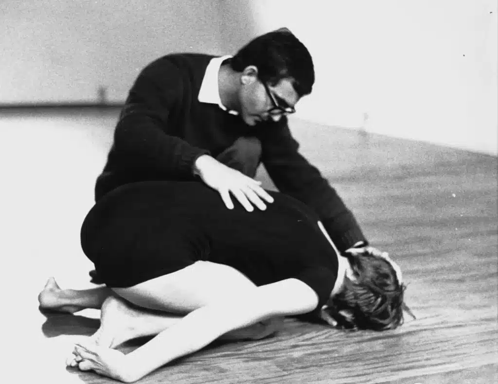 Iben Nagel Rasmussen et Eugenio Barba, entraînement vocal, Holstebro, 1967. Photo Roald Pay.