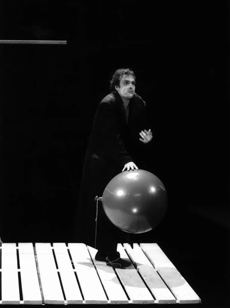 Nicolas Bouchaud dans LA VIE DE GALILÉE de Bercolt Brecht, mise en scène de Jean-François Sivadier. Photo Alain Dugas. 