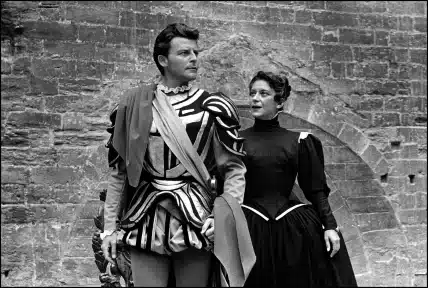 Gérard Philipe et Maria Casarès dans LE Cm de Corneille, mise en scène Jean Vilar, Avignon, 1958. Photo Agnès Varda, Agence Enguerand.