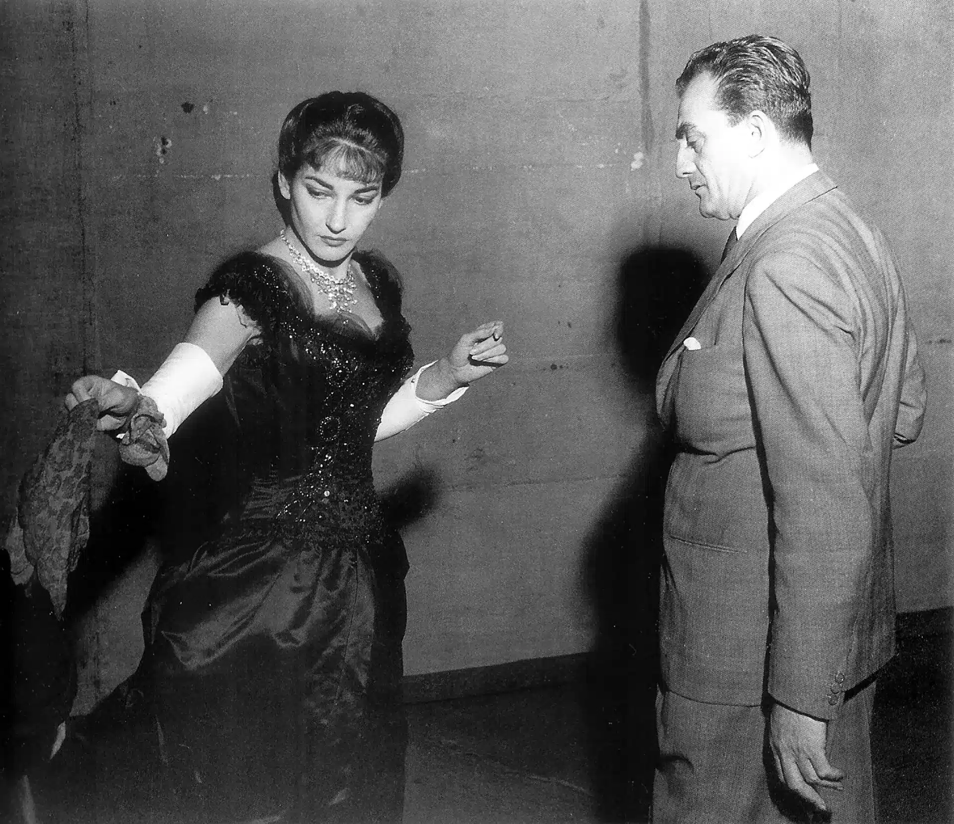 Maria Callas et Luchino Visconti, répétitions pour LA TRAVIATA, Scala de Milan, 1955. Photo Erio Piccagliani.