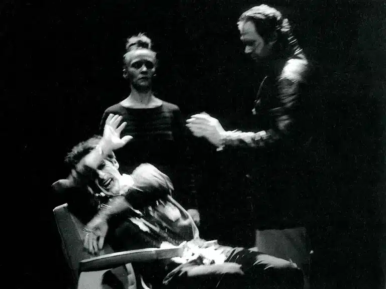Sophia Leboutte, Éric De Staercke et John Dobrynine dans CAPRICES D'IMAGES, mise en scène Jean-Claude Berutti. Photo Danièle Pierre.
