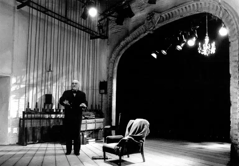 Pierre Laroche dans LETTRES D'AMOUR DE PIRANDELLO À MARTA ABBA, mise en scène Roumen Tchakarov. Photo Daniel Locus.