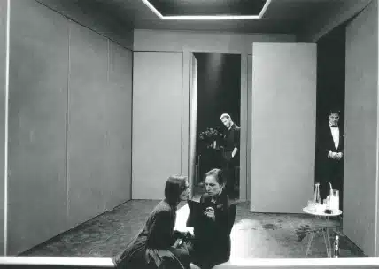 Laurence César, Anne-Marie Cappeliez Anne de Broca, Philippe Dupont et Christian Maria Goebel dans CONVIVES mise en scène Lukas Hemleb. Photo Danièle Pierre.