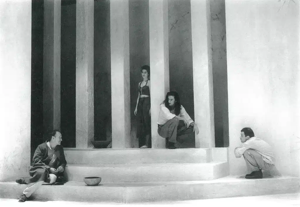 Luc Van Grunderbeeck, Valérie Marchant, Thierry Debroux, Bernard Cogniaux dans L'ODYSSÉE, mise en scène Jules-Henri Marchant. Photo Daniel Locus.