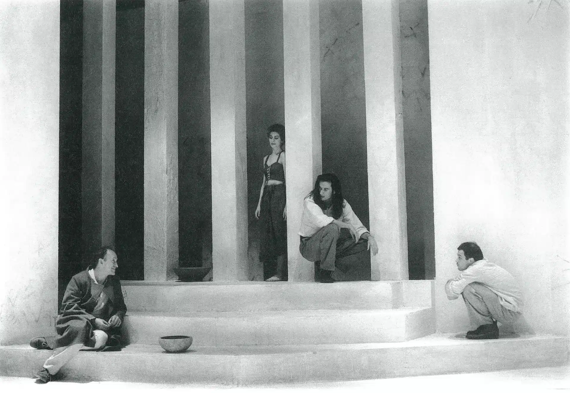 Luc Van Grunderbeeck, Valérie Marchant, Thierry Debroux, Bernard Cogniaux dans L'ODYSSÉE, mise en scène Jules-Henri Marchant. Photo Daniel Locus.