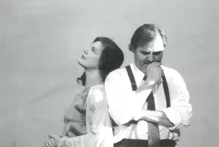 Angela Winkler et Josef Bierbichler dans LA CERISAIE de Tchekhov, mise en scène Peter Zadek. Photo Roswitha Hecke.