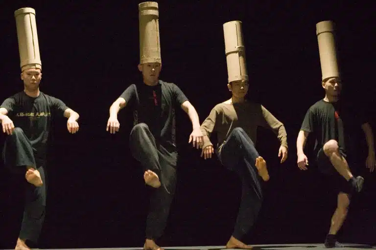 Répétition de ASOBU, de Josef Nadj, mai 2006. Photo Séverine Charrier.