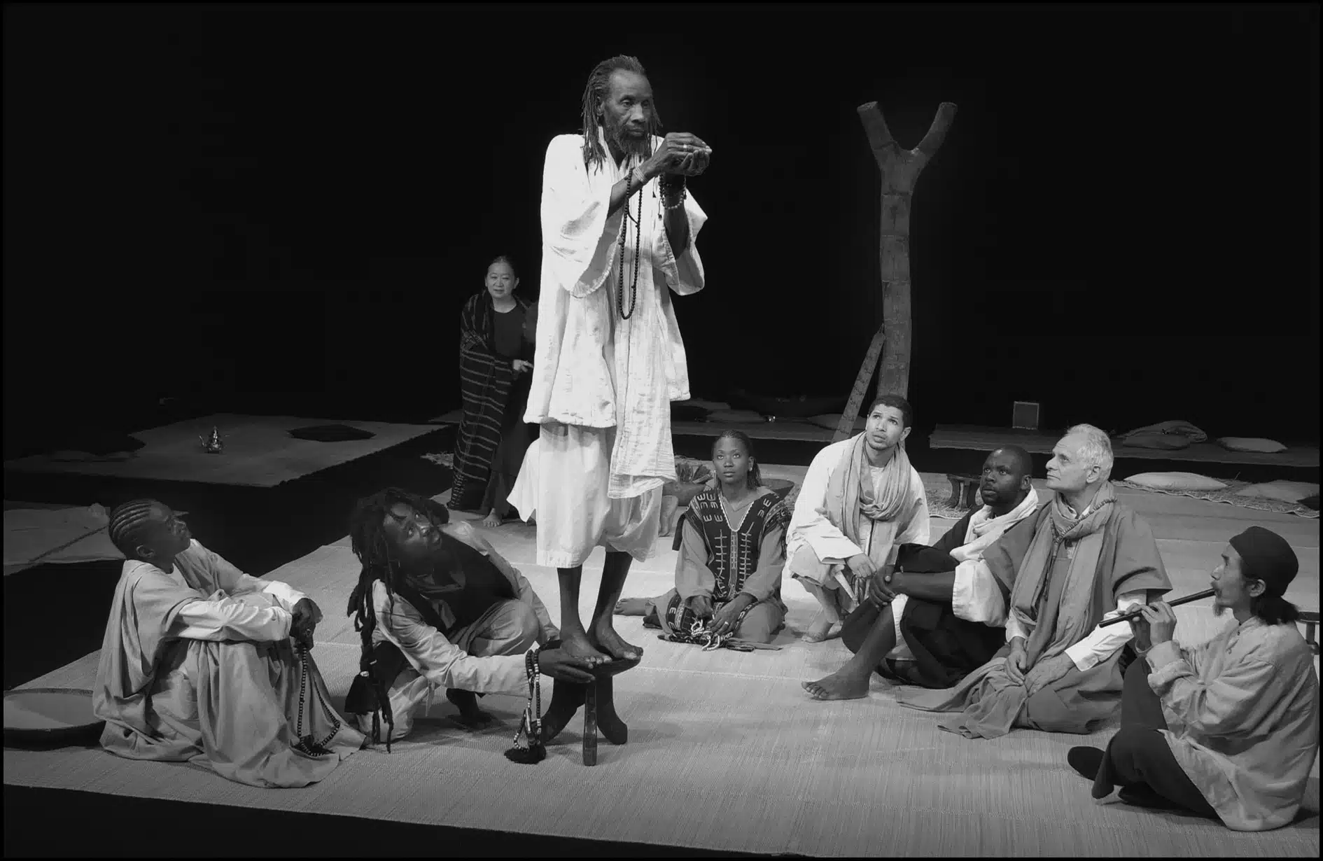 TIERNO BOKAR de Amadou Hampaté Bâ, mise en scène Peter Brook, Théâtre du Nord, Lille, 2004. Photo Marc Enguerand