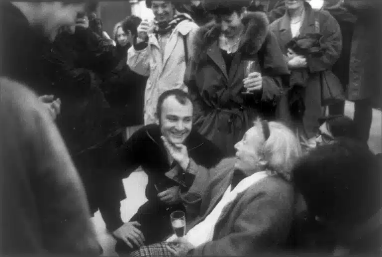 Éric Vigner et Marguerite Duras le 25 novembre 1993 lors de la création de LA PLUIE D'ÉTÉ programmée par le Quartz au Stella, ancien cinéma de Brest. Photo Alain Fonteray.