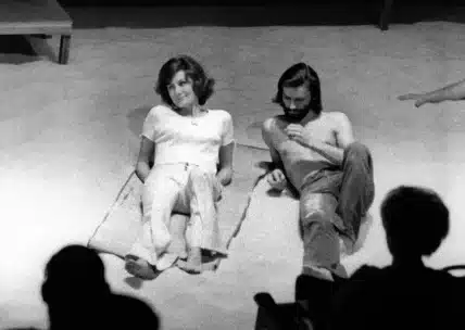 Janine Patrick et Claude Koener dans À BIENTÔT MONSIEUR LANG de Jean Louvet, mise en scène Marc Liebens, Bruxelles, Théâtre du Parvis, 1972. Photo Jean-Paul Hubin.
