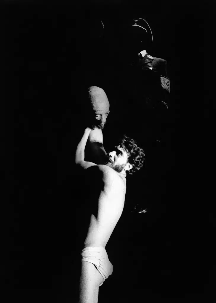 Julian Negulesco dans JIM LE TÉMÉRAIRE de René Kalisky, mise en scène Marc Liebens, Bruxelles, 1982. Photo John Vink. 