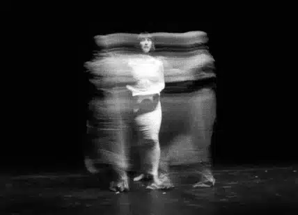 Véronique Peynet dans HAMLET-MACHINE de Heiner Müller, mise en scène Marc Liebens, Bruxelles 1978. Photo Claude Bricage.