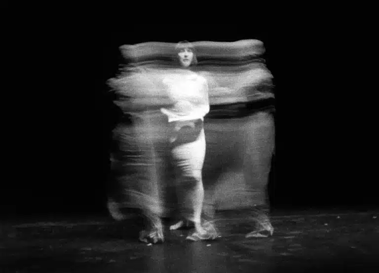 Véronique Peynet dans HAMLET-MACHINE de Heiner Müller, mise en scène Marc Liebens, Bruxelles 1978. Photo Claude Bricage.