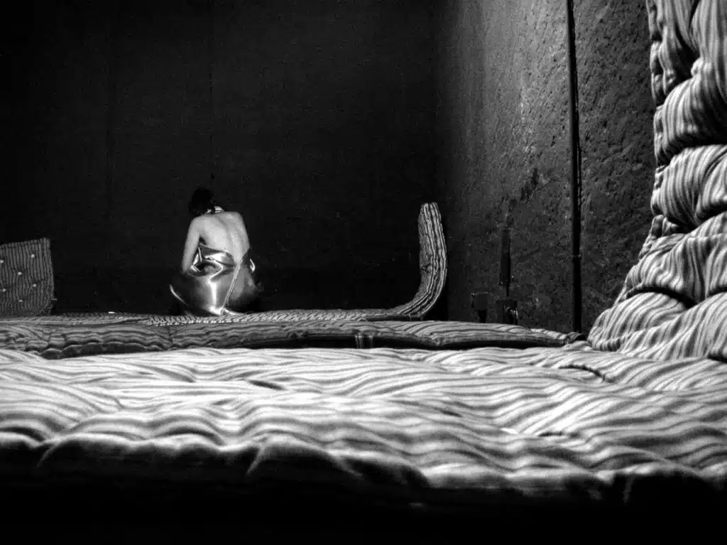 Barbara Baker dans JOCASTE de Michèle Fabien, mise en scène Maya Büsch au T/50 de Genève. Photo Hélène Gübring.