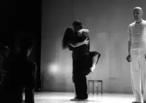 Marc Veh, Pierre Carniaux, Tal Beit- Halachmi, Jean-Charles Dumay et Benoit Résillot dans BÉRÉNICE de Jean Racine, mise en scène Frédéric Fisbach et Bernardo Montet. Photo Alain Monot.