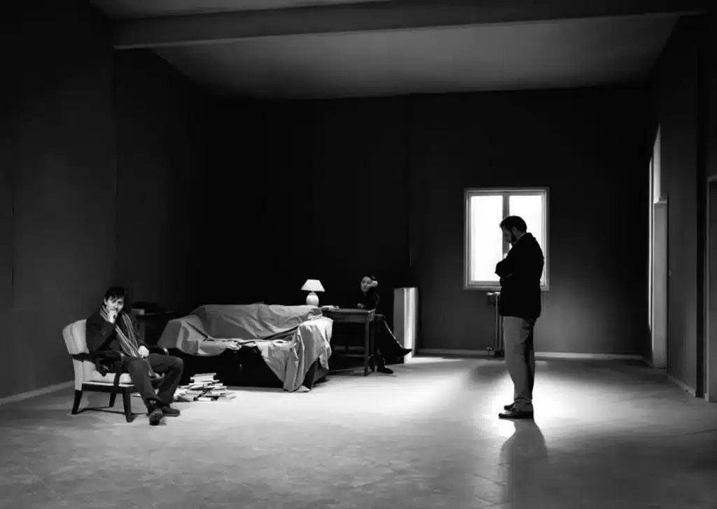 Luigi Lo Cascio, Maria Paiato et Fausto Russo Alesi dans IL SILENZIO DEI COMUNISTI de Vittorio Foa, Miriam Mafai et Alfredo Reichlin, mise en scène Luca Ronconi, Piccolo Teatro, Milano, 2006. Photo Marcello Norberth.