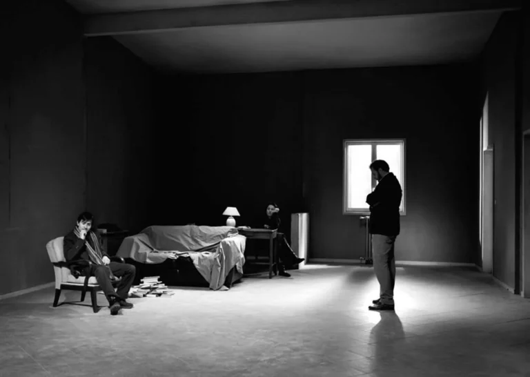 Luigi Lo Cascio, Maria Paiato et Fausto Russo Alesi dans IL SILENZIO DEI COMUNISTI de Vittorio Foa, Miriam Mafai et Alfredo Reichlin, mise en scène Luca Ronconi, Piccolo Teatro, Milano, 2006. Photo Marcello Norberth.