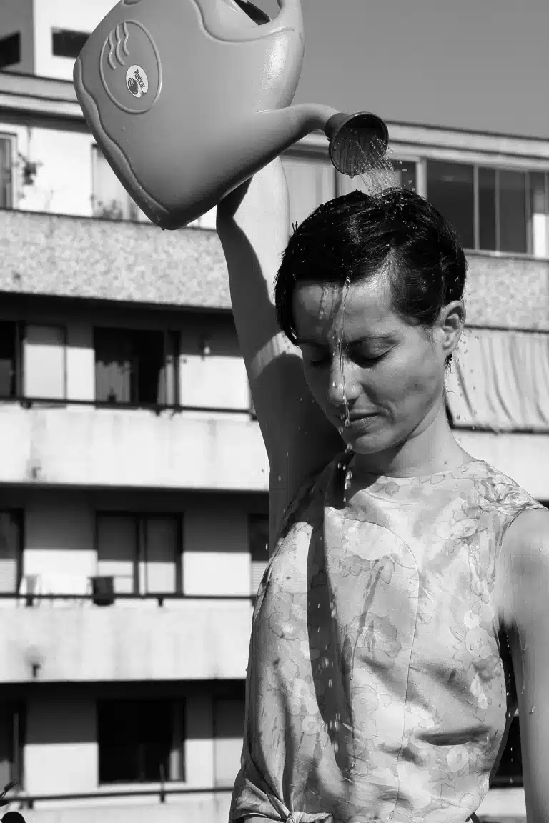 Claudia Vicuña dans ASADO, mise en scène Francisca Sazié.