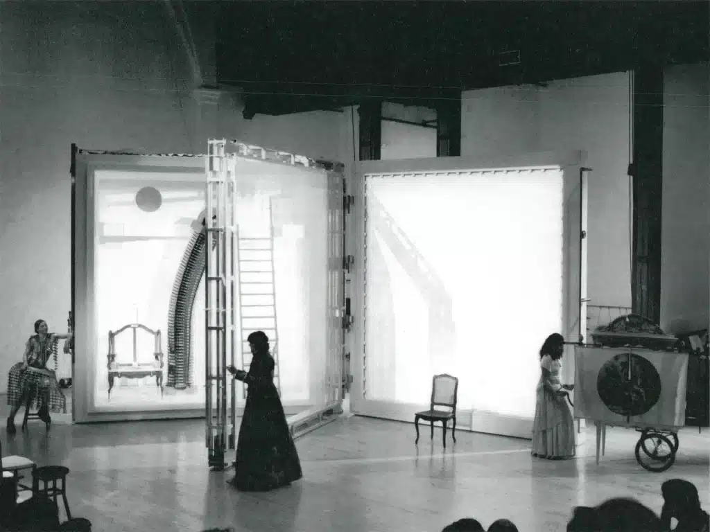 Valérie Dréville, Stanislas Nordey et Ambre Kahan dans THÉRÈSE PHILOSOPHE du Marquis d'Argens, mise en scène Anaroli Vassiliev. Photo Lot.