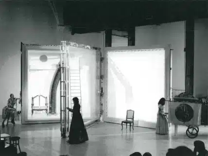 Valérie Dréville, Stanislas Nordey et Ambre Kahan dans THÉRÈSE PHILOSOPHE du Marquis d'Argens, mise en scène Anaroli Vassiliev. Photo Lot.