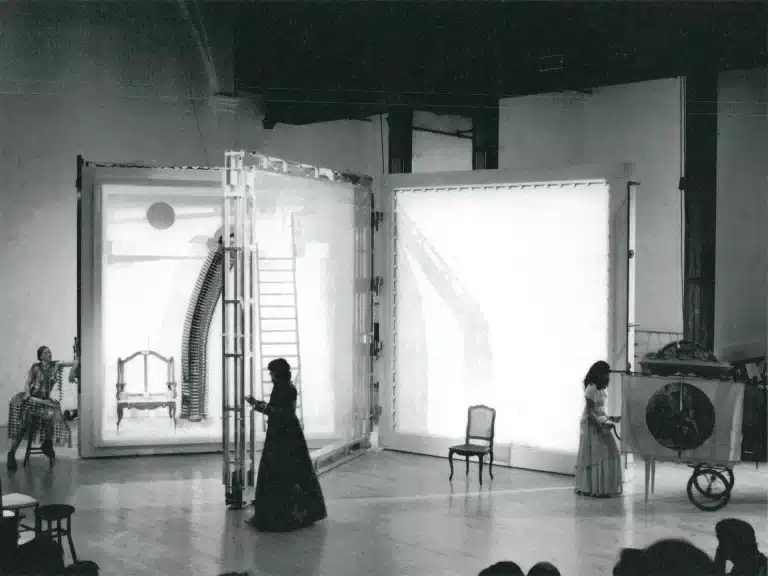 Valérie Dréville, Stanislas Nordey et Ambre Kahan dans THÉRÈSE PHILOSOPHE du Marquis d'Argens, mise en scène Anaroli Vassiliev. Photo Lot.