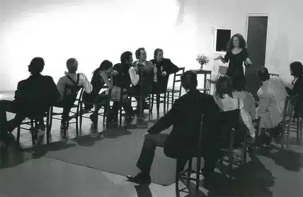 L'ensemble de la formation à la mise en scène dans L'IMPROMPTU DE VERSAILLES deMolière, spectacle dirigé par Anatoli Vassiliev, ENSATT, École Nationale Supérieure des Arcs et Techniques de Théâtre, Lyon 2007. Photo Pierre Hoezelle.