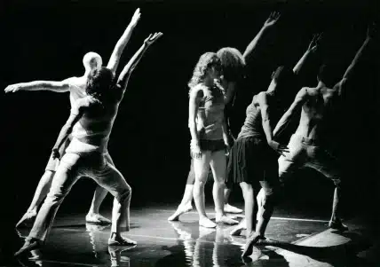Marta Lopez, Ty Boomershine, Vincent Colomes, Nicola Monaco, Sawami Fukuoka et Suzan Tunca dans HELL de Emio Greco. Photo Laurent Ziegler.