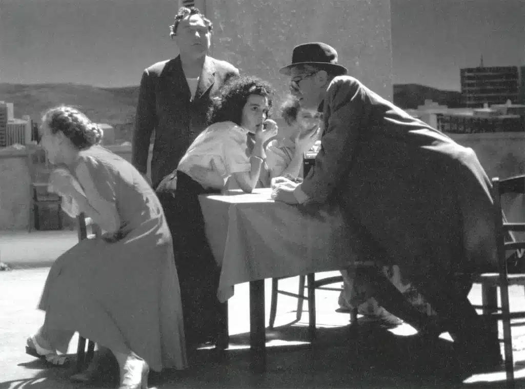 Valérie Dréville et Évelyne Istria (le chœur), Alain Ollivier et Jean-Claude Jay dans ÉLECTRE, de Sophocle, mise en scène Antoine Vitez, Théâtre National de Chaillot. Photo Marc Enguerand