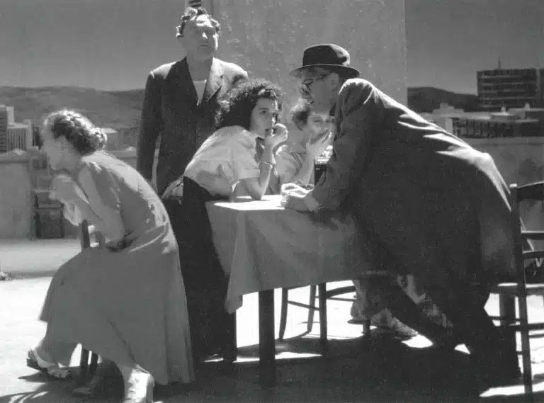 Valérie Dréville et Évelyne Istria (le chœur), Alain Ollivier et Jean-Claude Jay dans ÉLECTRE, de Sophocle, mise en scène Antoine Vitez, Théâtre National de Chaillot. Photo Marc Enguerand