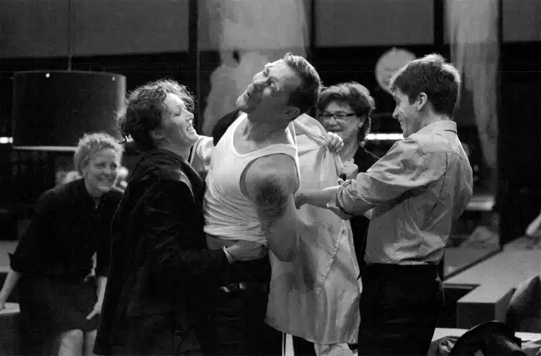 Janni Goslinga, Chris Nietvelt, Hans Kesting, Frieda Pittoors et Eelco Smits dans TRAGÉDIES ROMAINES de Shakespeare, mise en scène lvo Van Hove. Photo Jan Versweyveld