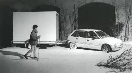 Isabelle Angotti, Sébastien Jacobs et Gaëtan Vourc'h dans LA MÉLANCOLIE DES DRAGONS de Philippe Quesne, Vivarium Studio, 2008. Photo Martin Argyroglo.