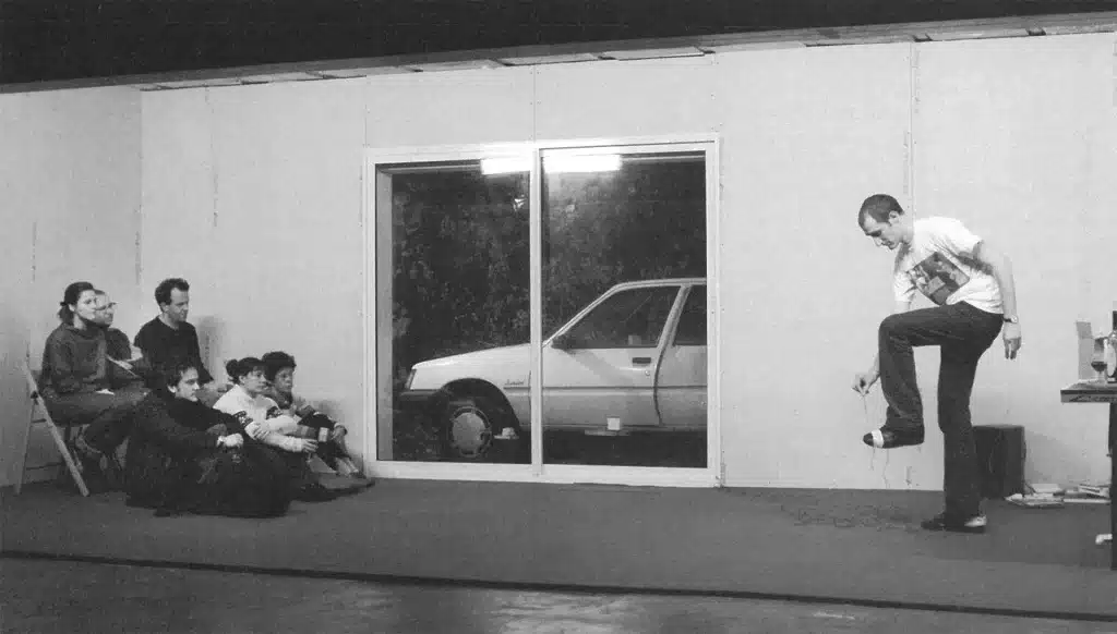 Delphine Faurat, Christian Chouin, Tristan Varlot, Rodolphe Auté, Thérèse de Paulis, Isabelle Angotti, et Gaëtan Vourc'h dans L'EFFET DE SERGE de Philippe Quesne, Vivarium Studio, 2007. Photo Martin Argyroglo.