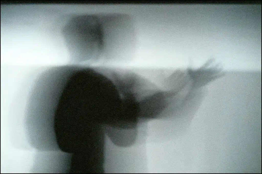 Yann Boudaud dans MELANCHOlIA - THÉÂTRE de Jon Fosse, mise en scène Claude Régy, Théâtre de la Colline, Paris, 2001. Photos Brigitte Enguerand