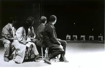 Martine Bertrand, Véro Dahuron, Stéphane Delbassé, Pierre Puy, Jean-Benoît Terrai dans LEÇONS DE TÉNÈBRES de Patrick Kermann par le Panta Théâtre, mise en scène Guy Delamotte, Caen, 2000. Photo Tristan Jeanne-Valès.