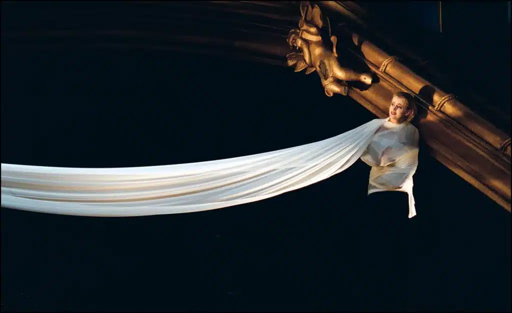 Claude Mathieu dans ANDROMAQUE de Racine, mise en scène Daniel Mesguich, Théâtre du Vieux Colombier, Paris, 1999. Photo Florence Cuif, Agence Enguerand.