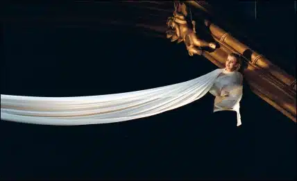 Claude Mathieu dans ANDROMAQUE de Racine, mise en scène Daniel Mesguich, Théâtre du Vieux Colombier, Paris, 1999. Photo Florence Cuif, Agence Enguerand.