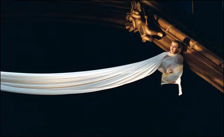 Claude Mathieu dans ANDROMAQUE de Racine, mise en scène Daniel Mesguich, Théâtre du Vieux Colombier, Paris, 1999. Photo Florence Cuif, Agence Enguerand.