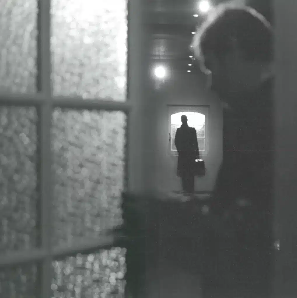 Anne Martinet et Michel Vaïta dans LA MUSICA DEUXIÈME de Marguerite Duras, décor Vincent Lemaire et Philippe Sireuil, costumes, lumières et mise en scène Philippe Sireuil, Théâtre de !’Alchimie, Genève, 2009. Photo Mario Del Curto.