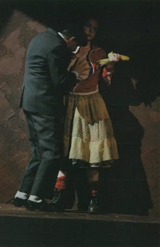 Pierre Dubez et Christine Vouilloz dans LES MOTS SAVENT PAS DIRE de Pascal Rebetez, décor Vincent Lemaire, lumières et mise en scène Philippe Sireuil, Théâtre de Poche de Genève, 2005. Photo Anouk Schneider.
