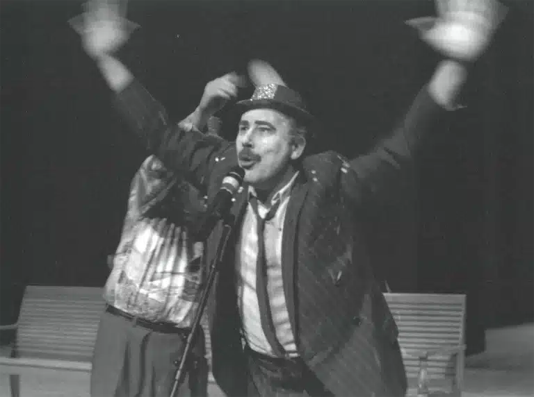 Philippe Jeusetce et Olivier Gourmet dans CAFÉ DES PATRIOTES de Jean-Marie Piemme, décor, lumières et mise en scène Philippe Sireuil, Théâtre Varia, 1998. Photo Véronique Vercheval.