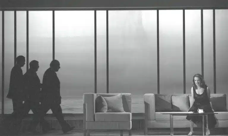 Sarah Tynan dans IDOMENEOde Mozart, mise en scène Katie Mitchell, English National Opera, juin 2010. Photo Stephen Cummiskey.